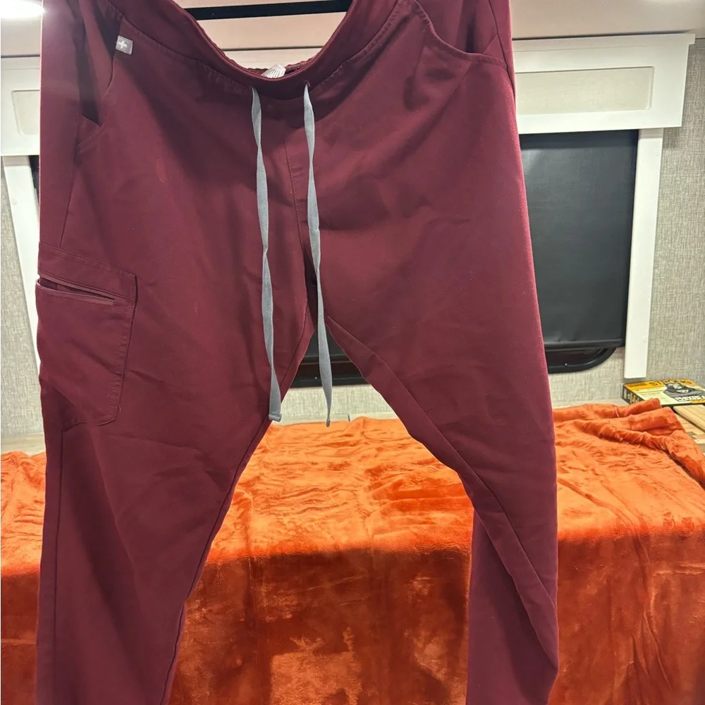 Figs Maroon V-Neck Scrub Top and Pants - Picture 4 of 7